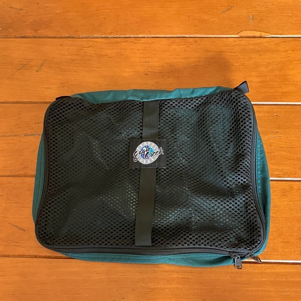 Green and Black Eagle Creek Packing Bag